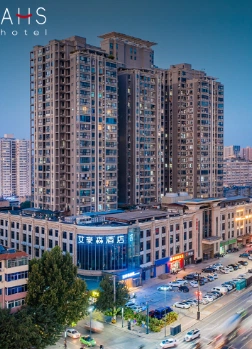 西安纺织城地铁站唐都医院店
